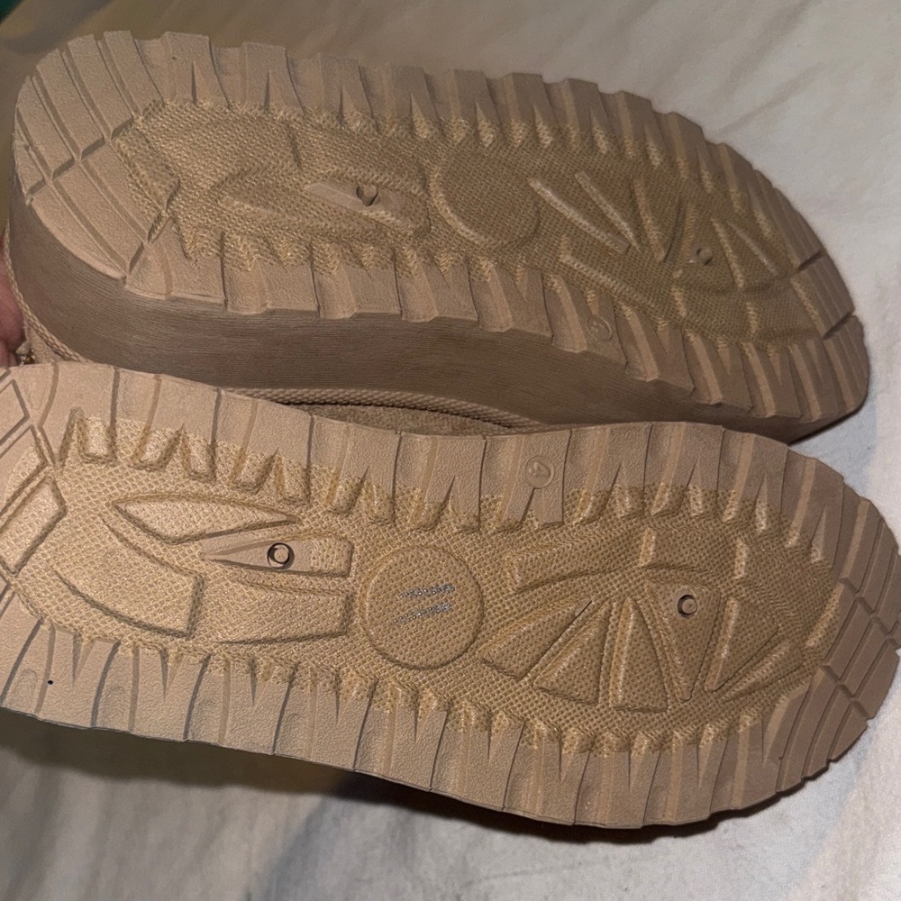 Olivia & Kate size 4 Tan platform clogs NWOT - Picture 4 of 8